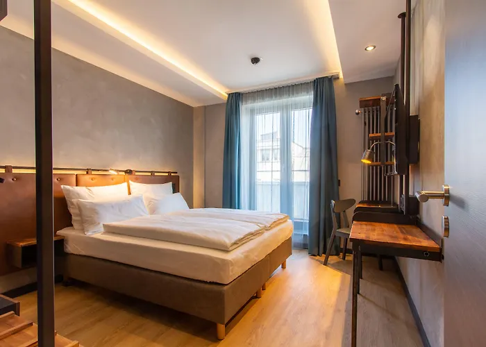 Unsoeld's Factory Hotel München