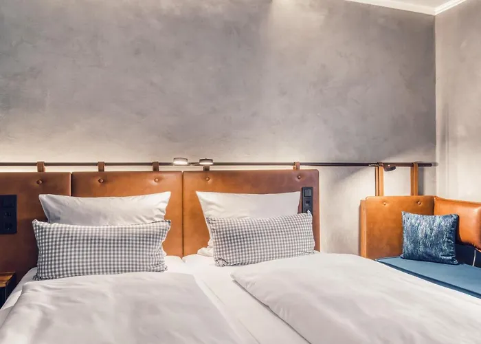 Unsoeld's Factory Hotel 4*