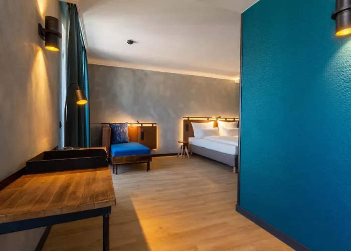 Unsoeld's Factory Hotel 4*