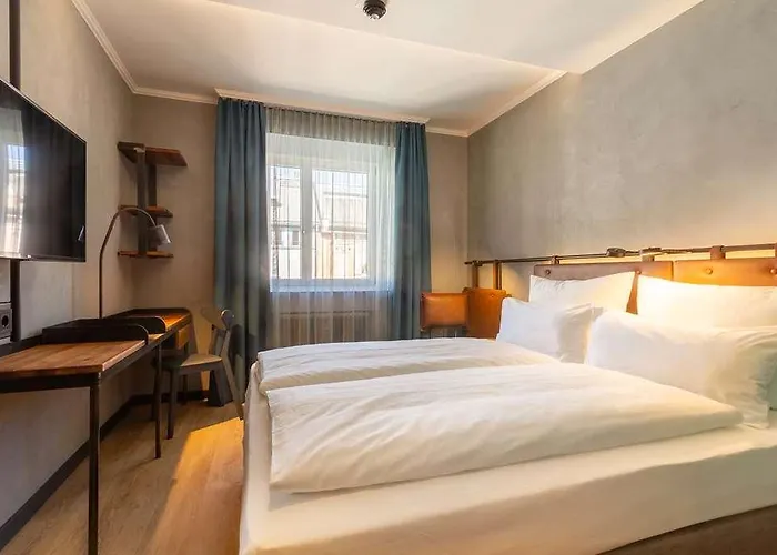 Hotel Unsoeld's Factory
