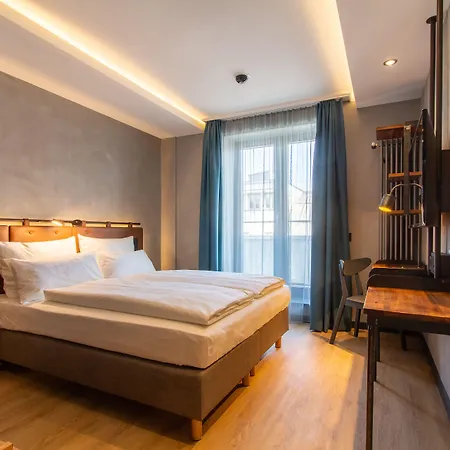 Unsoeld's Factory Hotel München